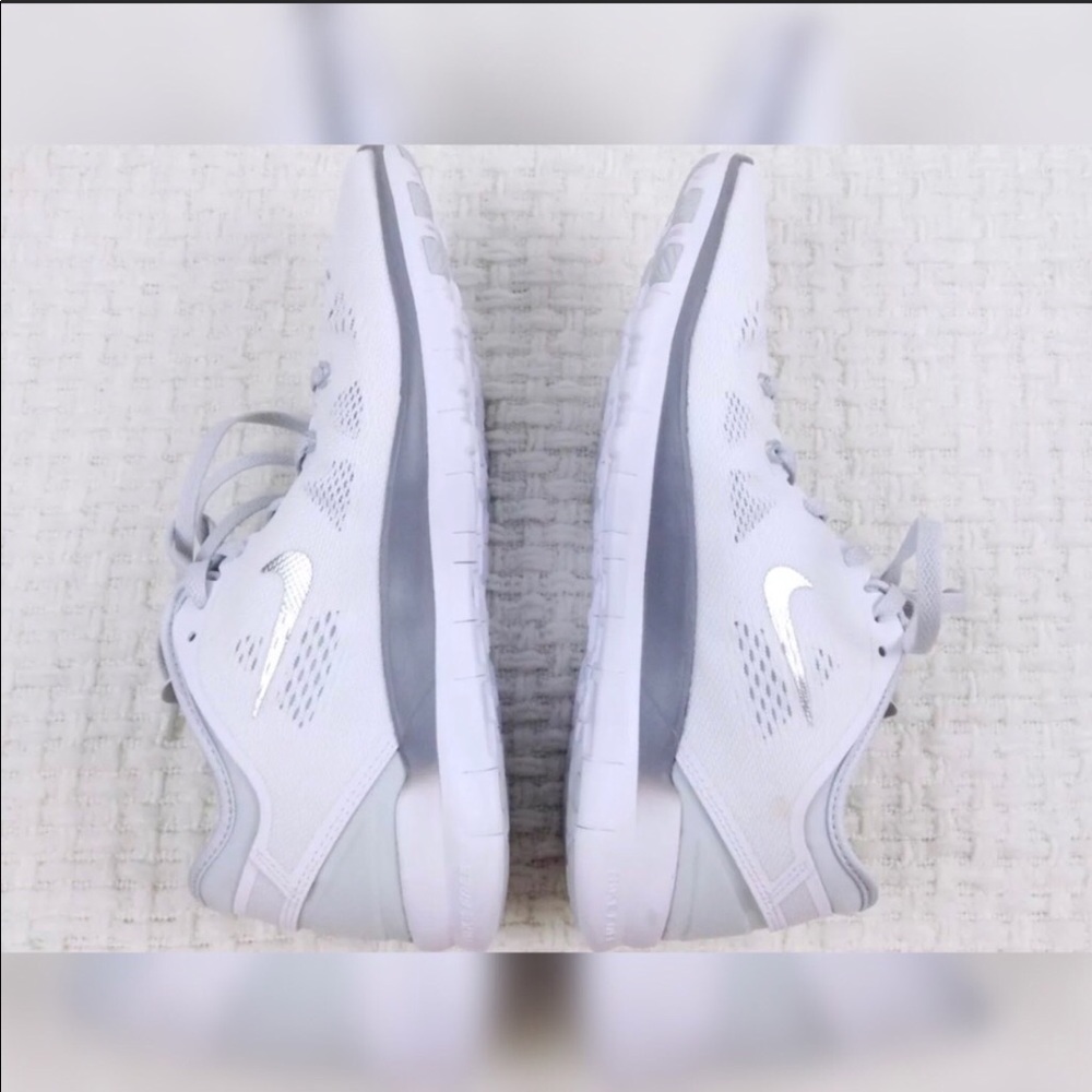 Brand new white nike running shoes
